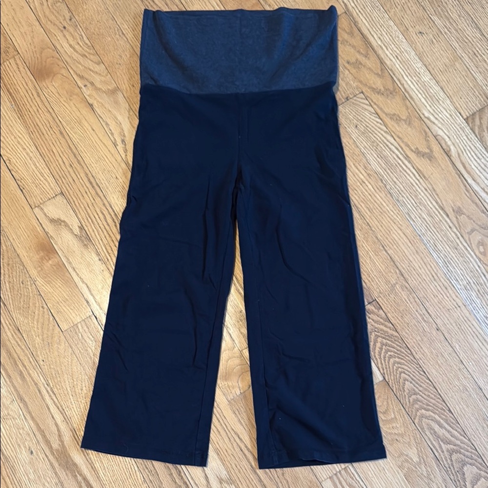 Gray and Black High-Rise Capris with Stretchy Fabric